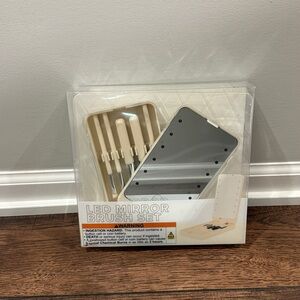 Vivitar LED Mirror Brush Set Cream Silver New